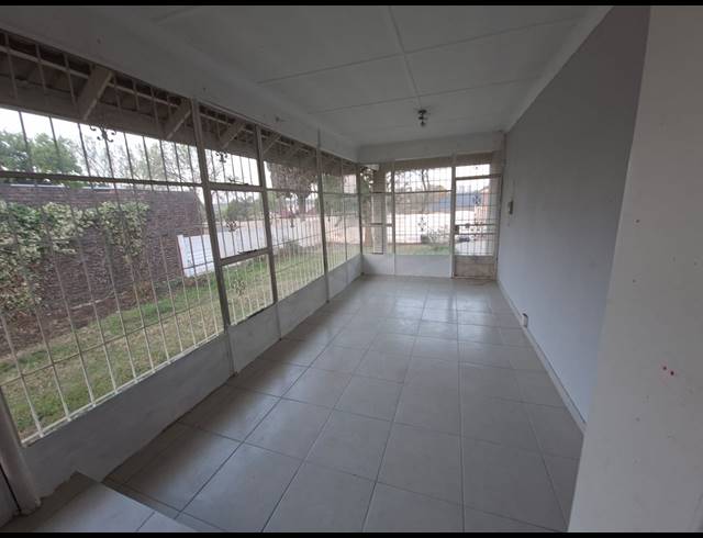 3 BEDROOM FREEHOLD TO LET IN ILLIONDALE